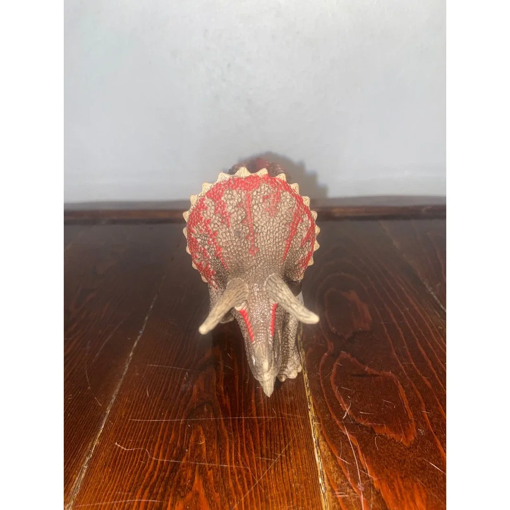 Schleich Triceratops Dinosaur Collectible Figure Brown Red Prehistoric Toy NWT